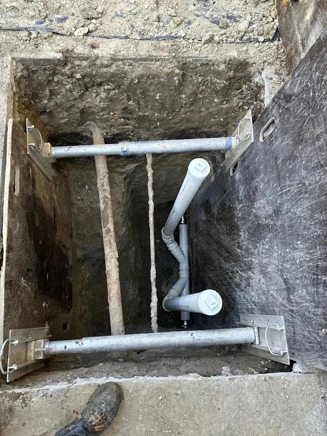Experienced plumber completing Drain Cleaning work in Vandalia